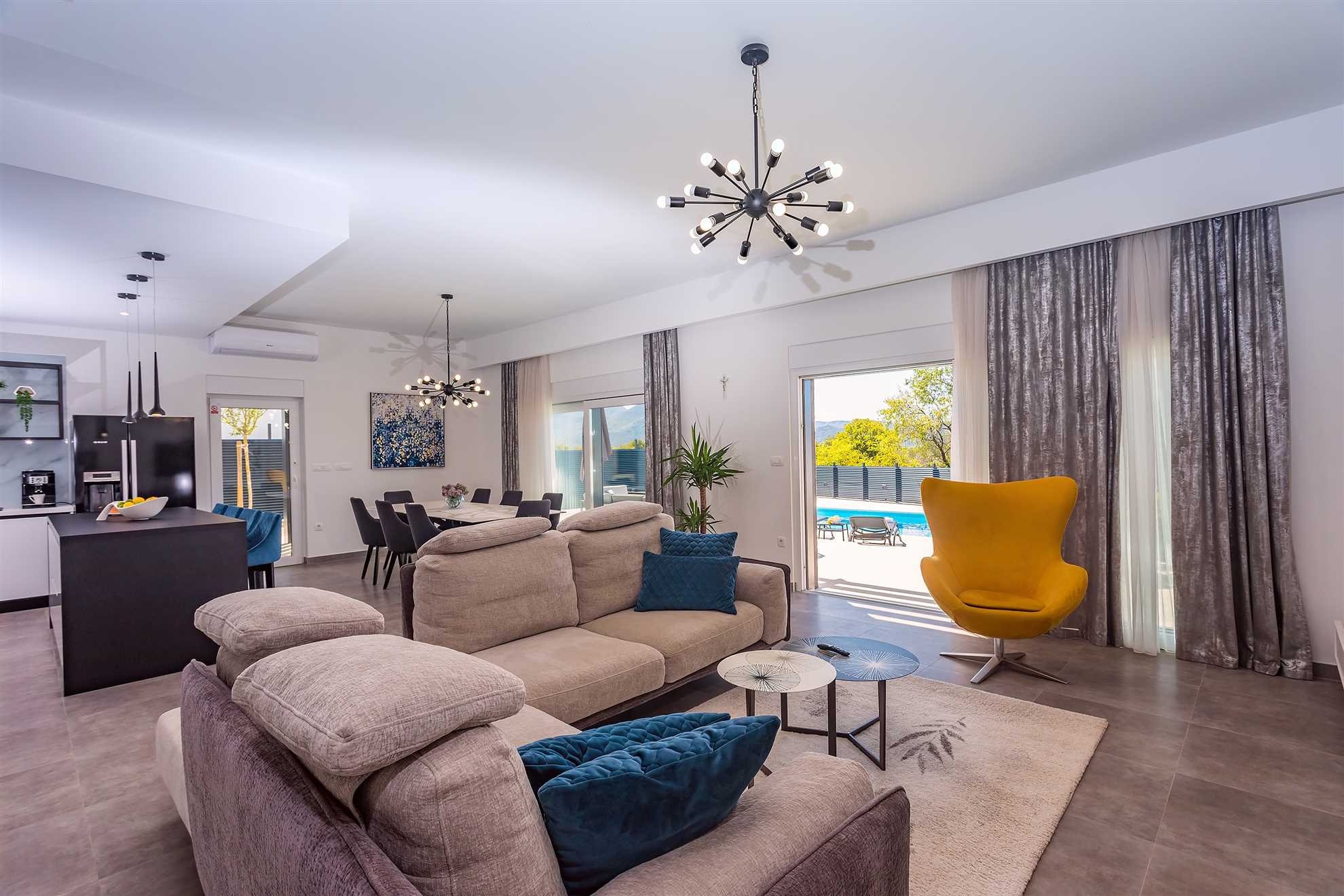 Villa Casa Mia Luxury Retreat with Heated Pool