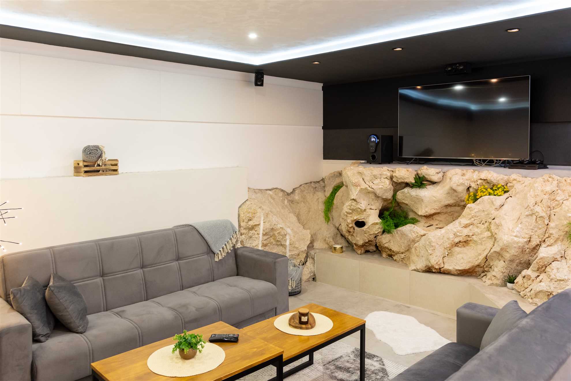 Villa Casa Mia Luxury Retreat with Heated Pool
