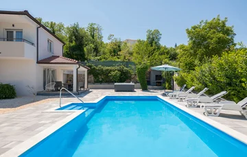 Zmijavci Villa for Up to 10 Guests with Pool