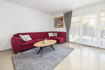 Zmijavci Villa for Up to 10 Guests with Pool