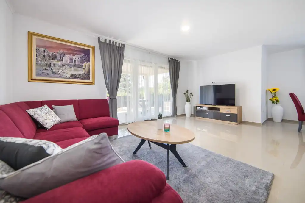 Zmijavci Villa for Up to 10 Guests with Pool