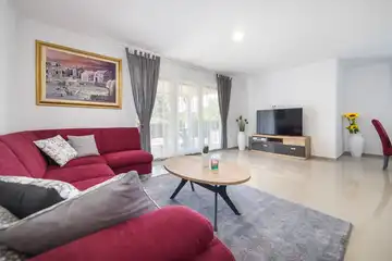 Zmijavci Villa for Up to 10 Guests with Pool