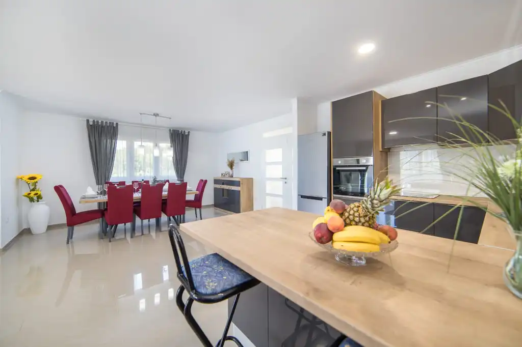 Zmijavci Villa for Up to 10 Guests with Pool