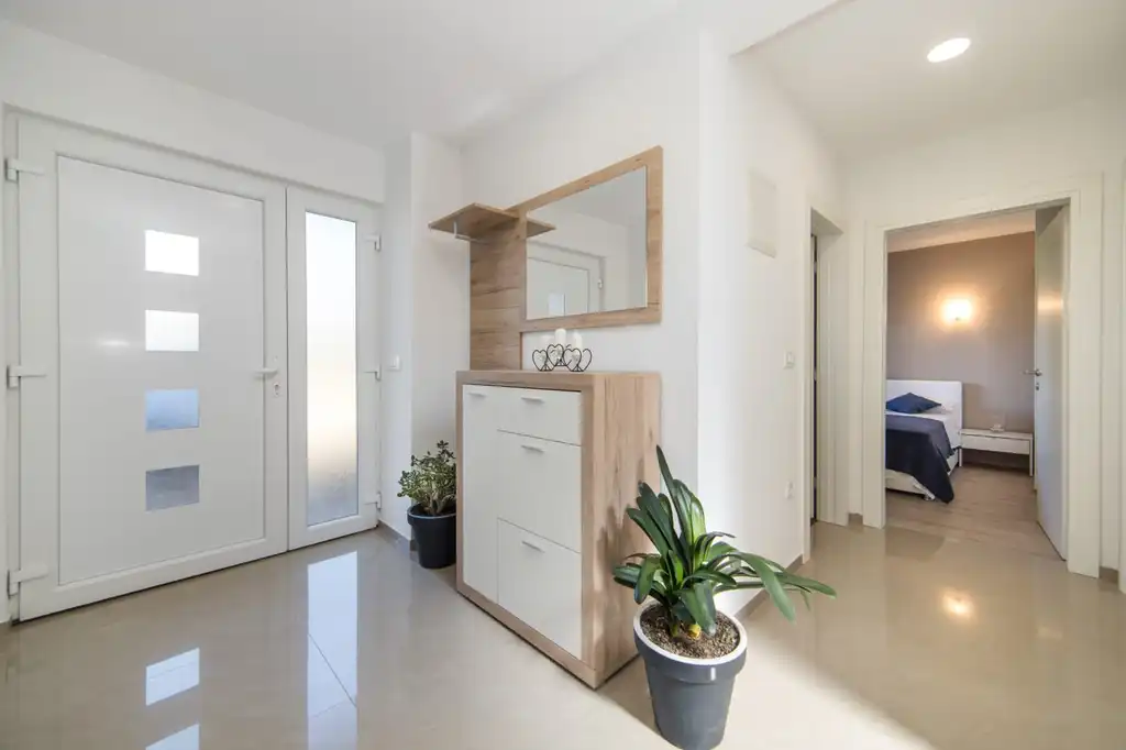 Zmijavci Villa for Up to 10 Guests with Pool