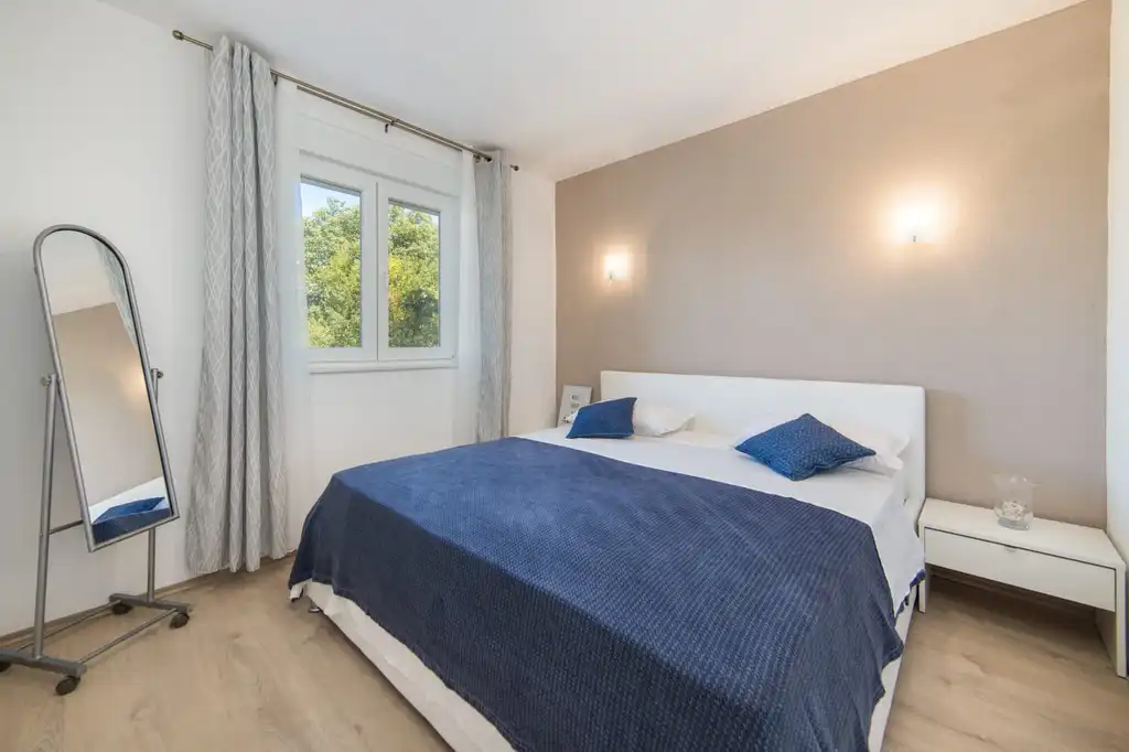 Zmijavci Villa for Up to 10 Guests with Pool