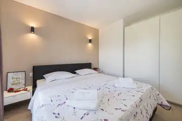 Zmijavci Villa for Up to 10 Guests with Pool