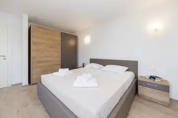 Zmijavci Villa for Up to 10 Guests with Pool