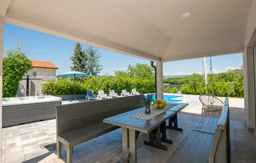 Zmijavci Villa for Up to 10 Guests with Pool