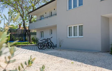 Zmijavci Villa for Up to 10 Guests with Pool