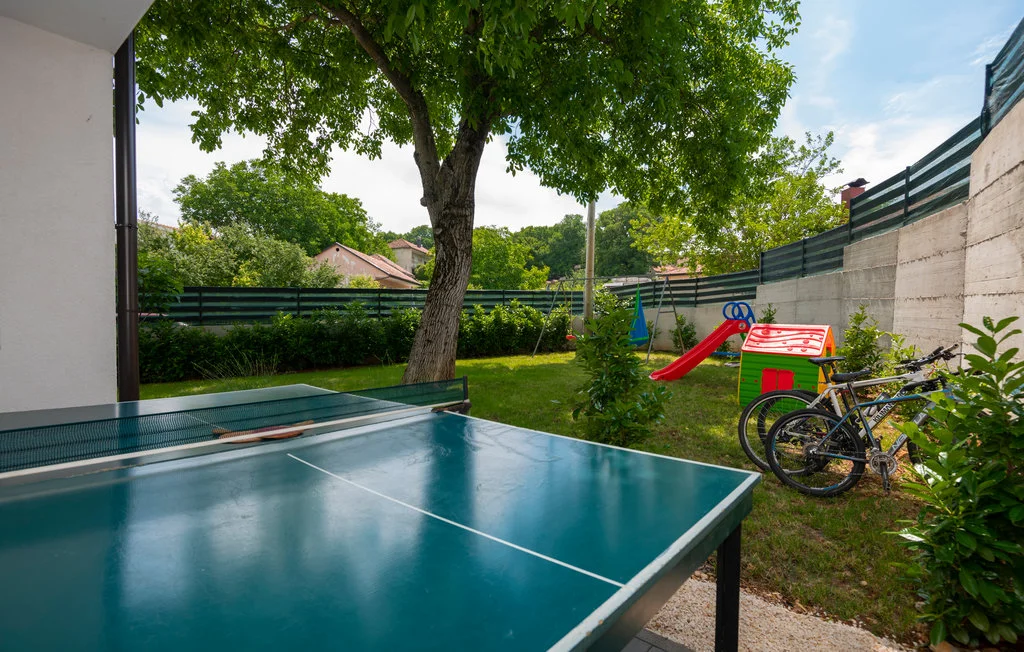 Zmijavci Villa for Up to 10 Guests with Pool
