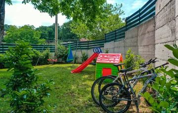 Zmijavci Villa for Up to 10 Guests with Pool