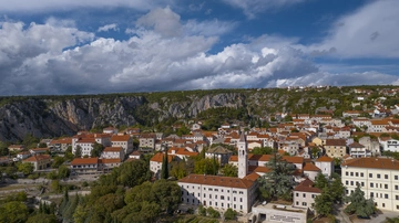 Zmijavci Villa for Up to 10 Guests with Pool