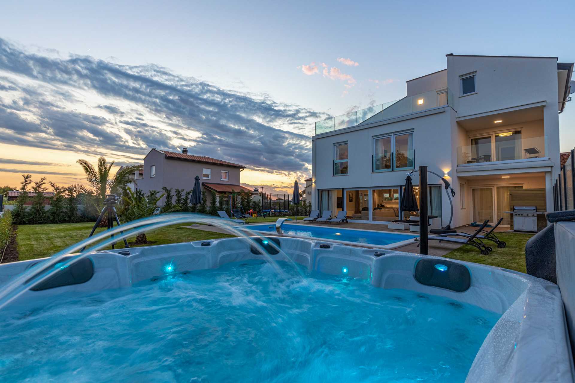Vacay Villa Eni with heated pool