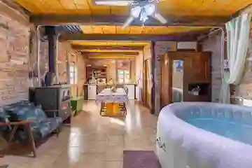 Traditional Holiday House in Sekirišće for 4