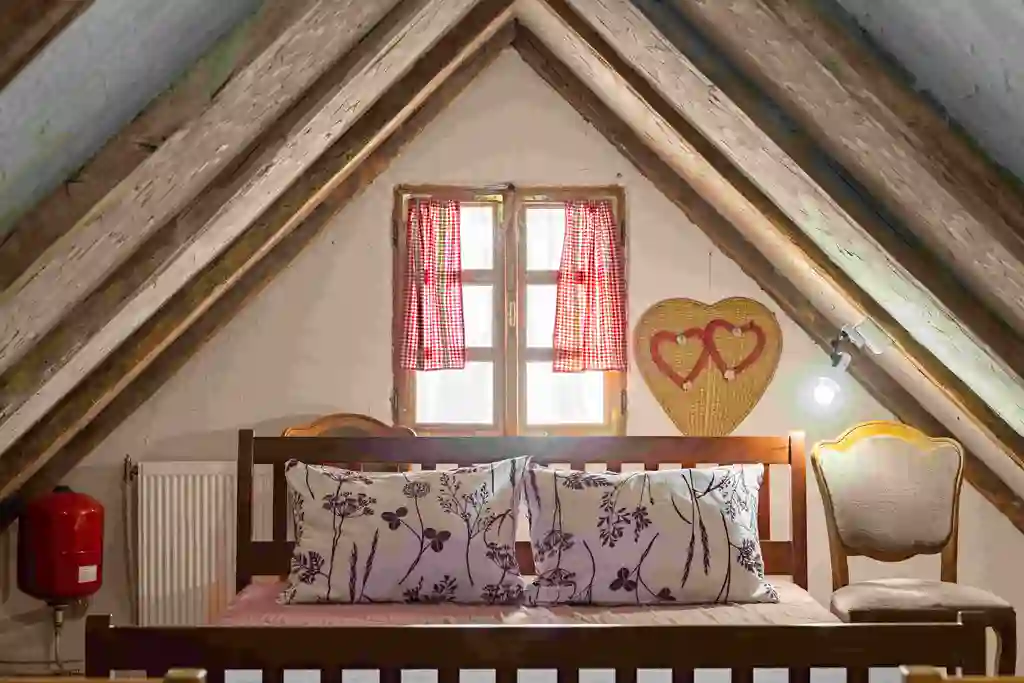 Traditional Holiday House in Sekirišće for 4