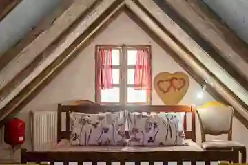 Traditional Holiday House in Sekirišće for 4