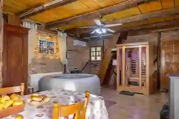 Traditional Holiday House in Sekirišće for 4