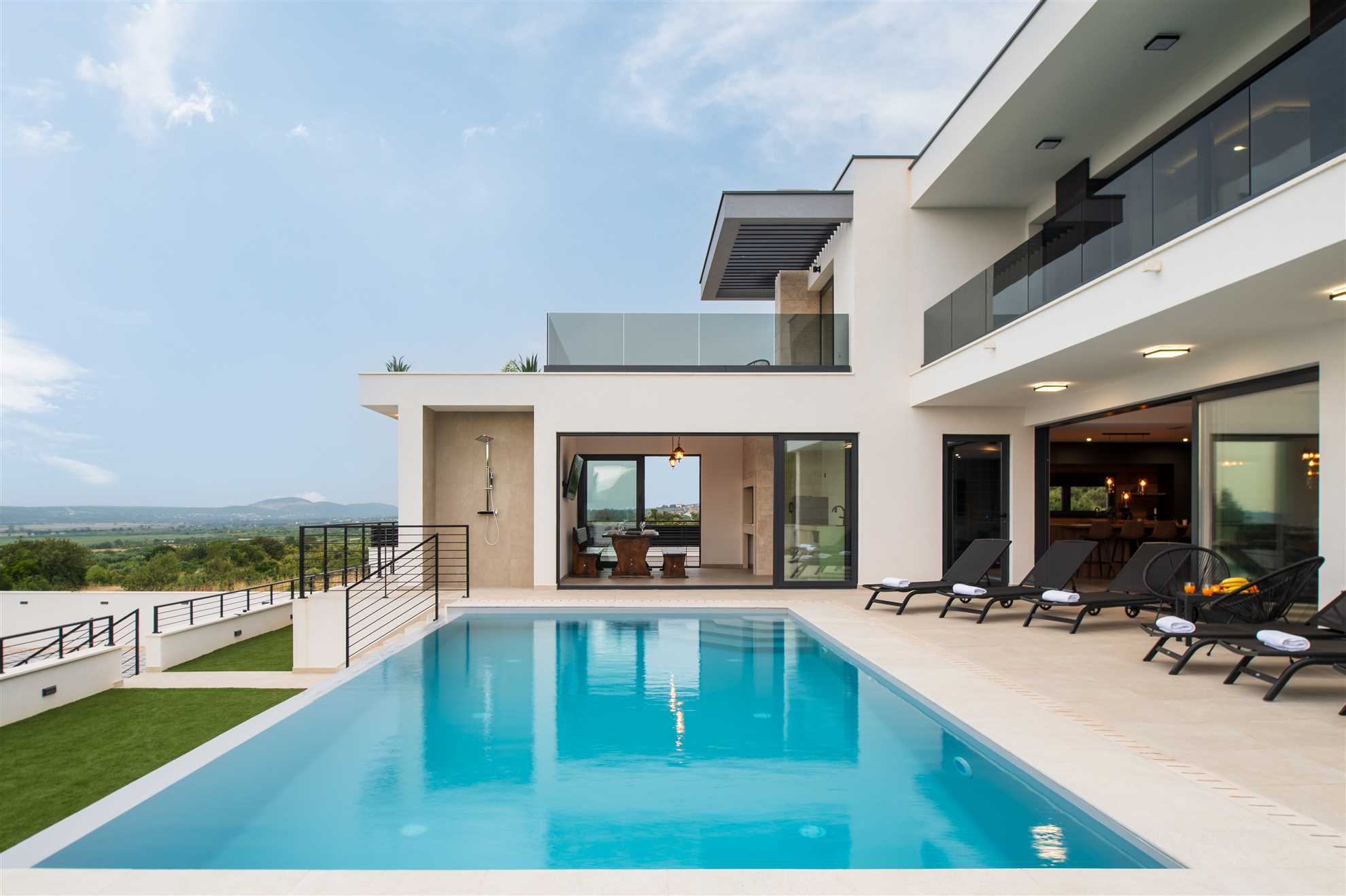Villa Nino with padel court