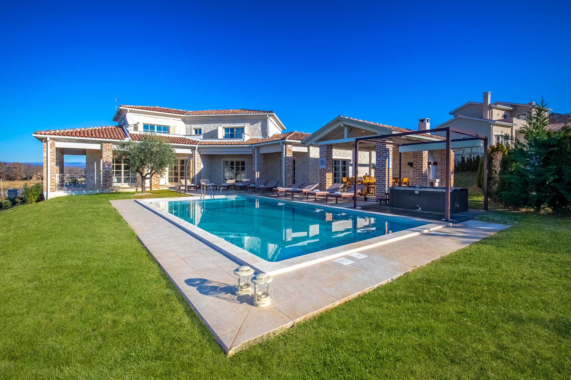 Villa Star in Bajkini with swimming pool and jacuzzi
