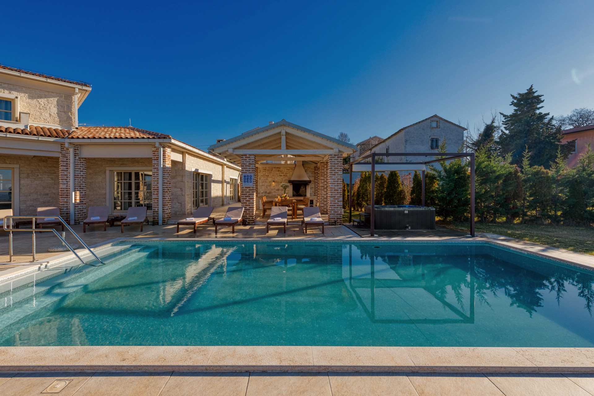 Villa Star in Bajkini with swimming pool and jacuzzi