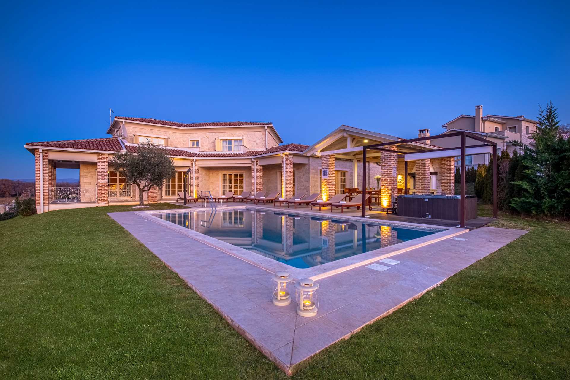 Villa Star in Bajkini with swimming pool and jacuzzi