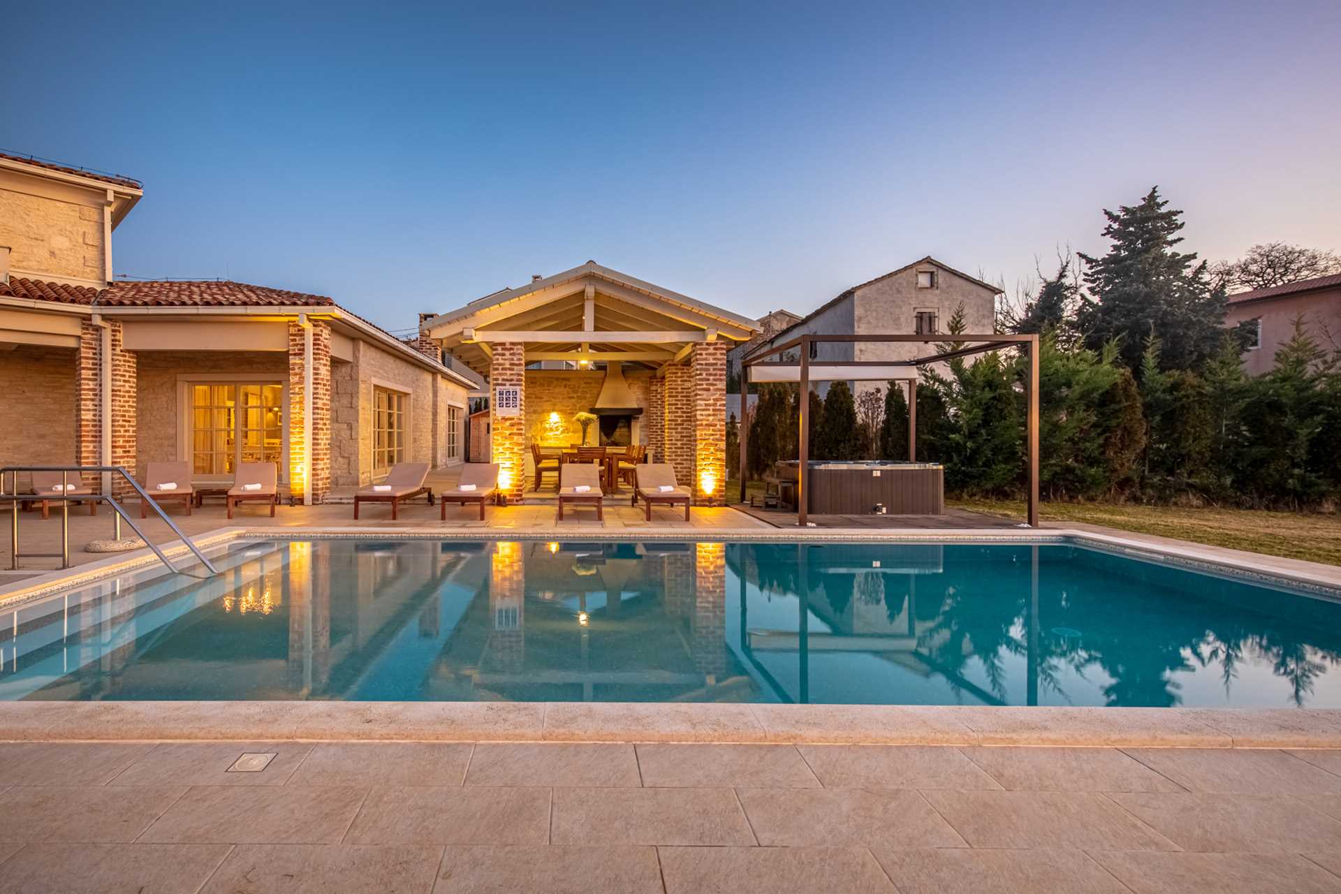 Villa Star in Bajkini with swimming pool and jacuzzi