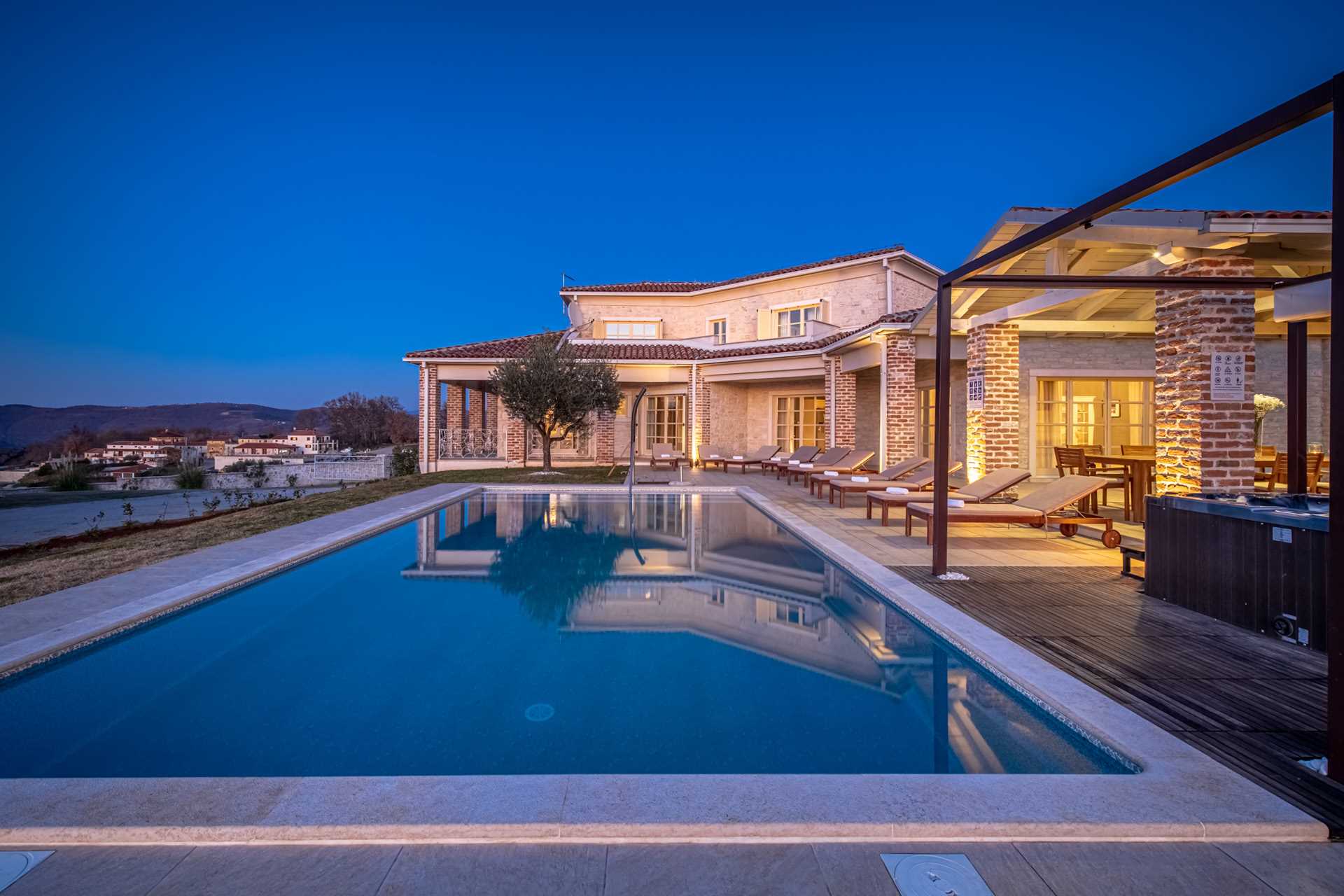 Villa Star in Bajkini with swimming pool and jacuzzi