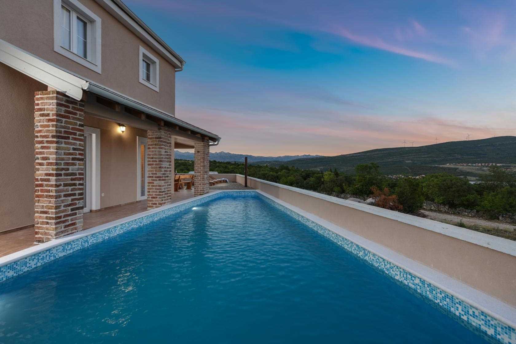 Vila s grijanim bazenom i pogledom na more u blizini Zadra