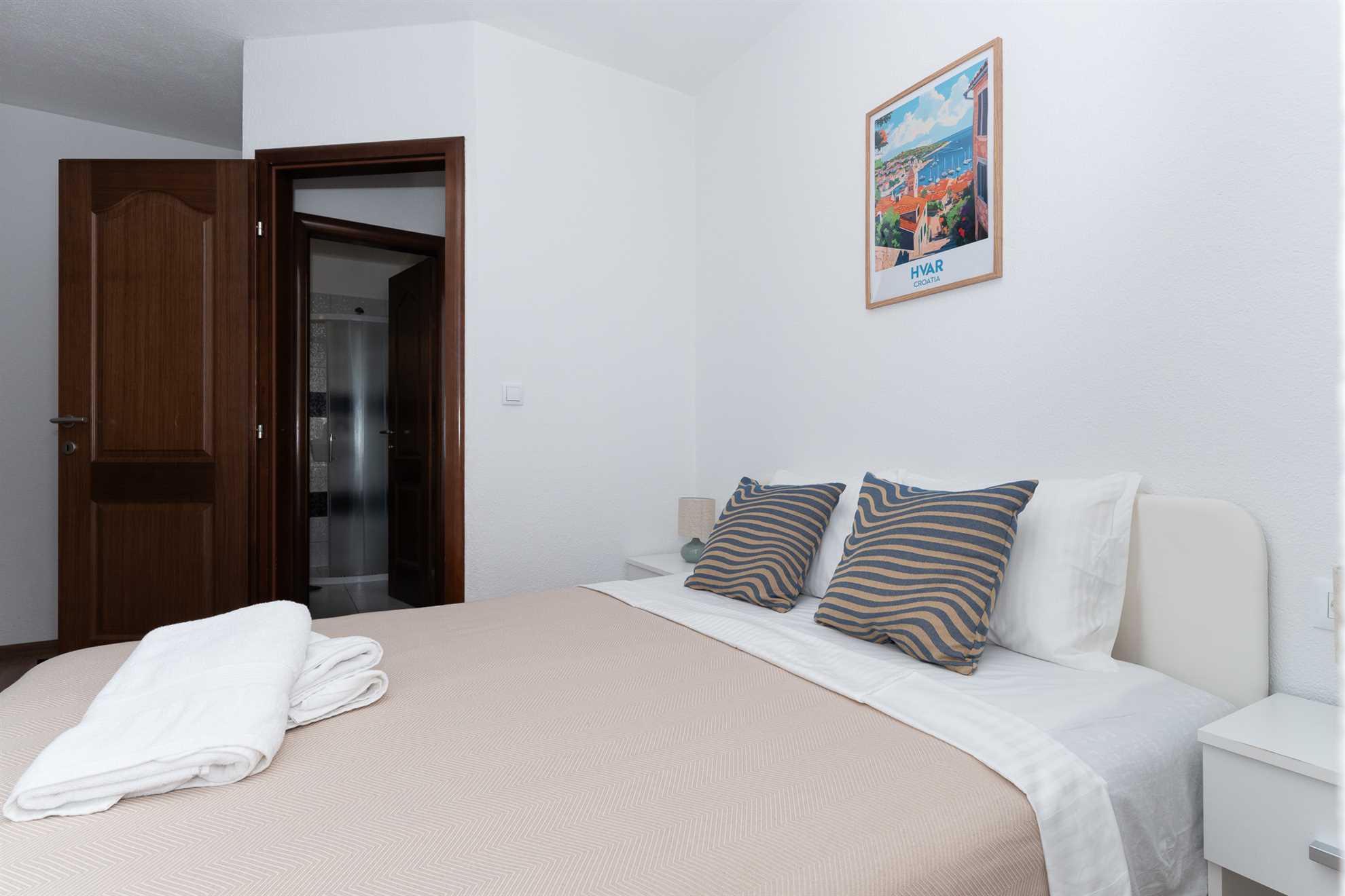 Apartament środkowy z grillem · Sunny hill Apartment with pool and barbecue