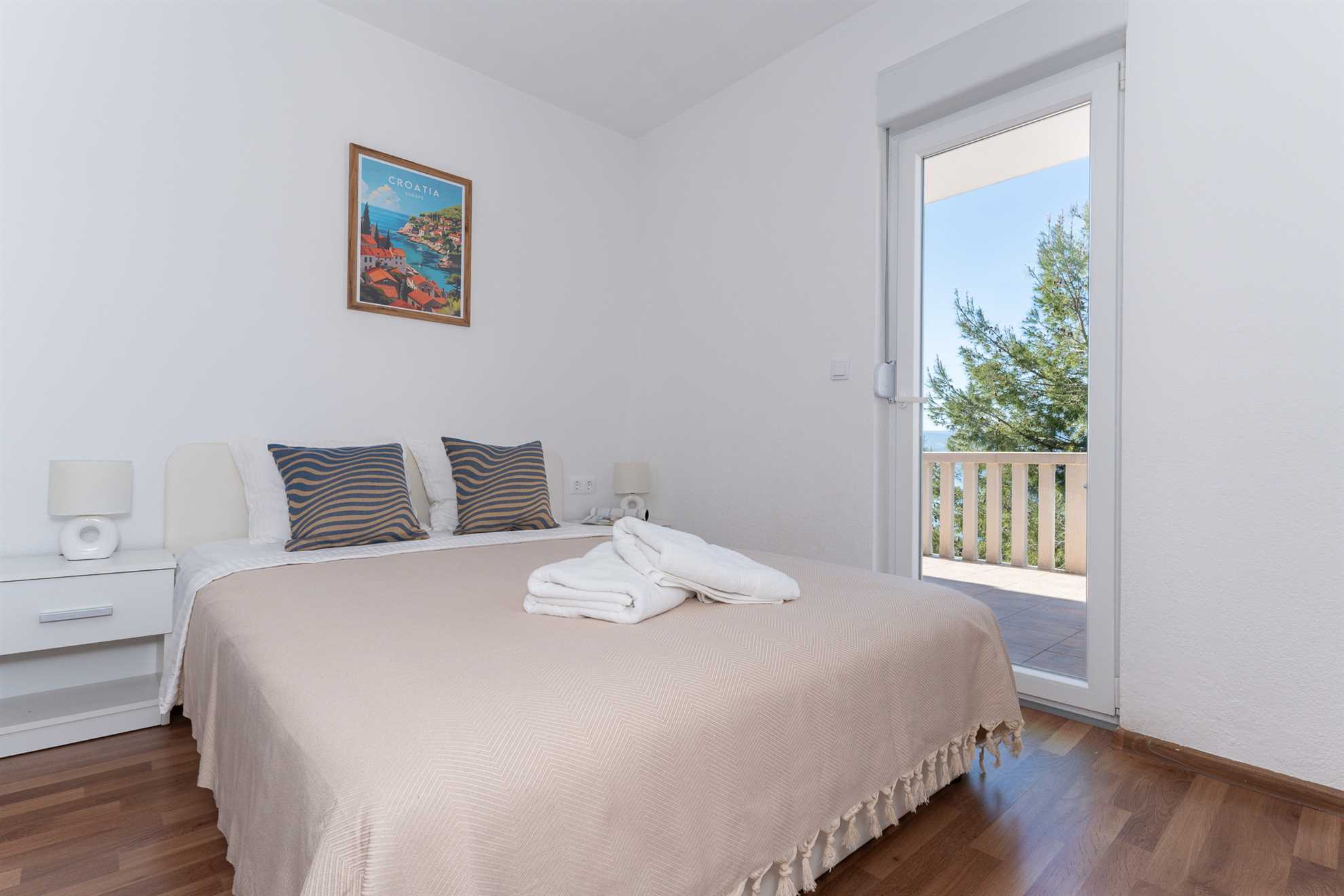 Sunny Hill Apartments with pool #2