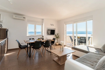 2-Bedroom Apartment with Pool in Čelina