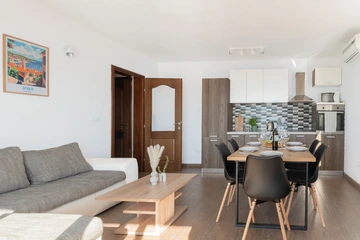 2-Bedroom Apartment with Pool in Čelina