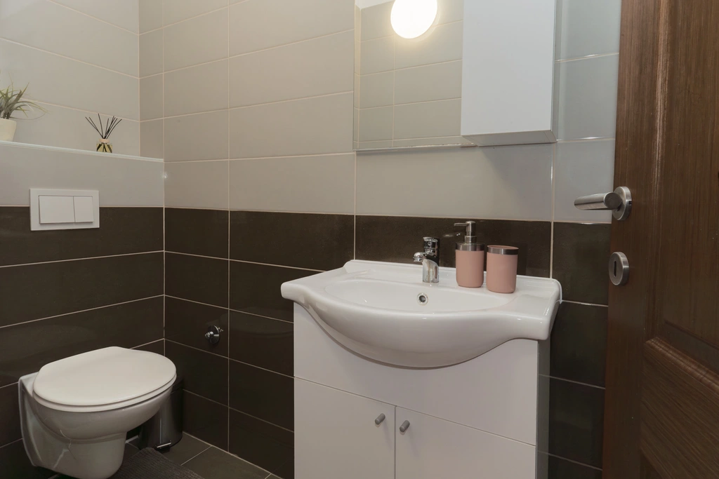 2-Bedroom Apartment with Pool in Čelina