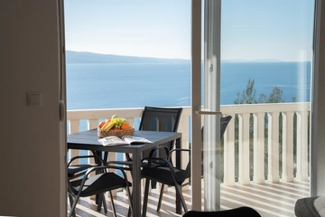 2-Bedroom Apartment with Pool in Čelina