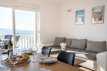 2-Bedroom Apartment with Pool in Čelina