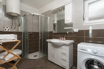 2-Bedroom Apartment with Pool in Čelina