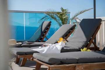 2-Bedroom Apartment with Pool in Čelina