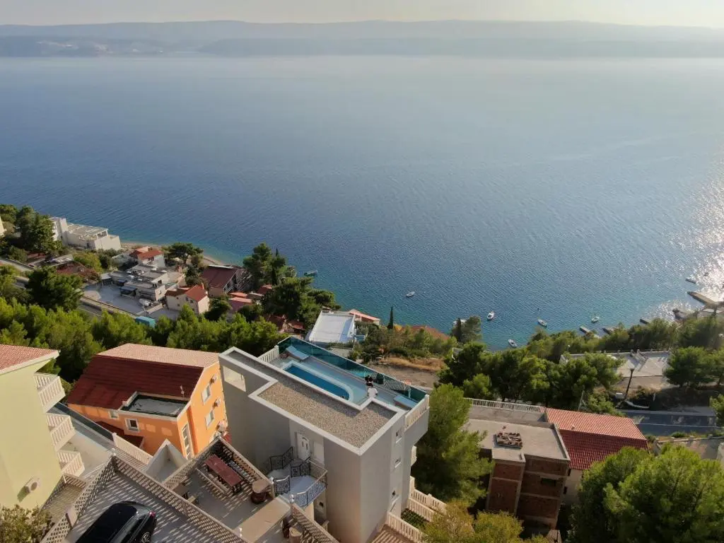 2-Bedroom Apartment with Pool in Čelina