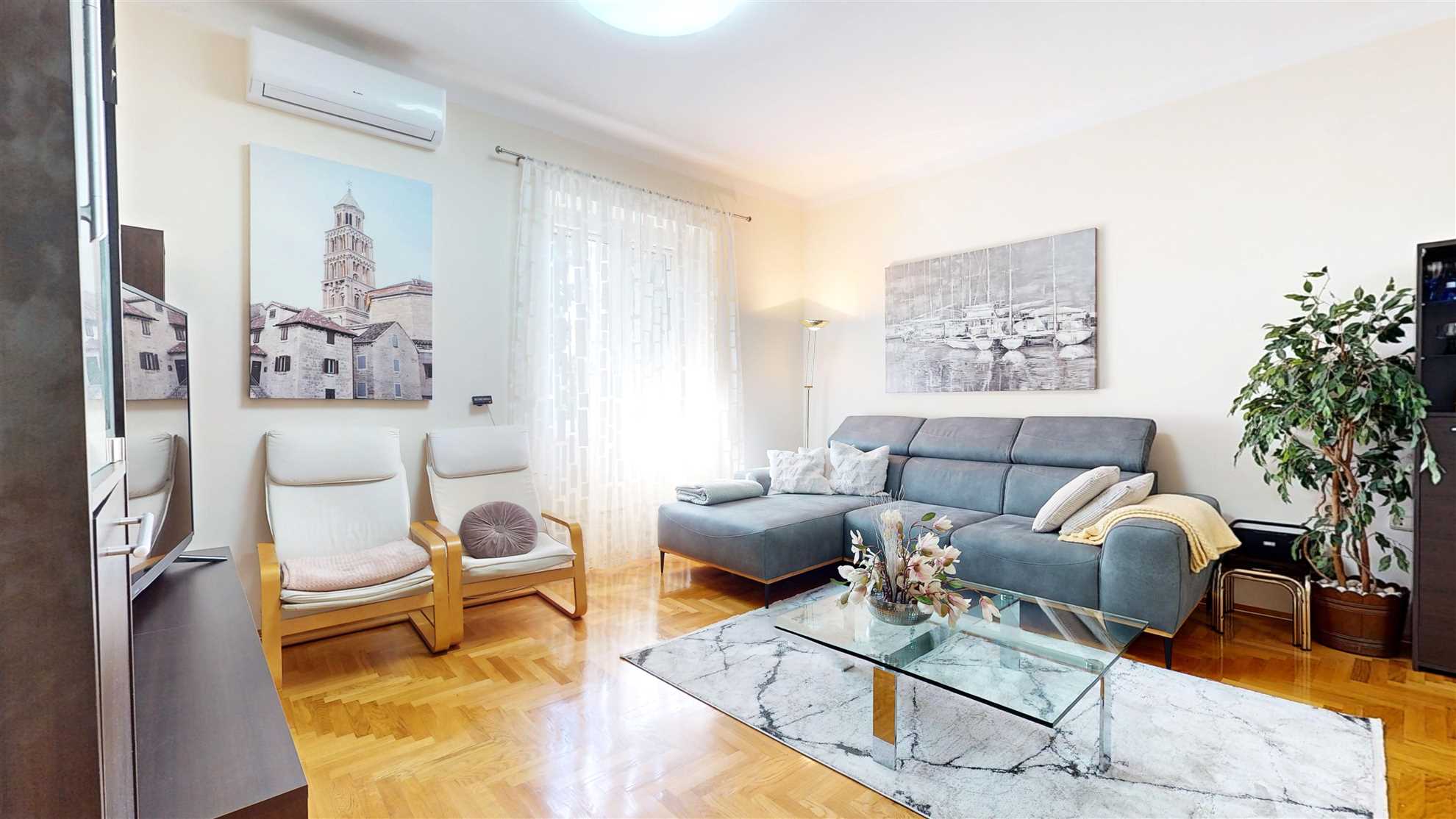 Center and Bačvice Beach Apartment Stella