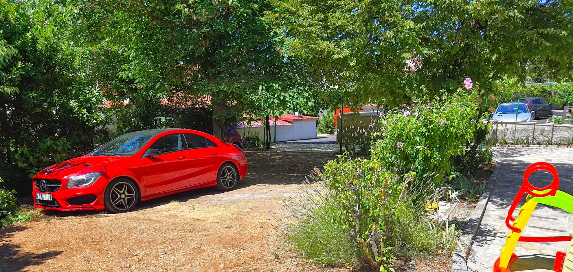 Apartment for 4 with free parking 100m from beach
