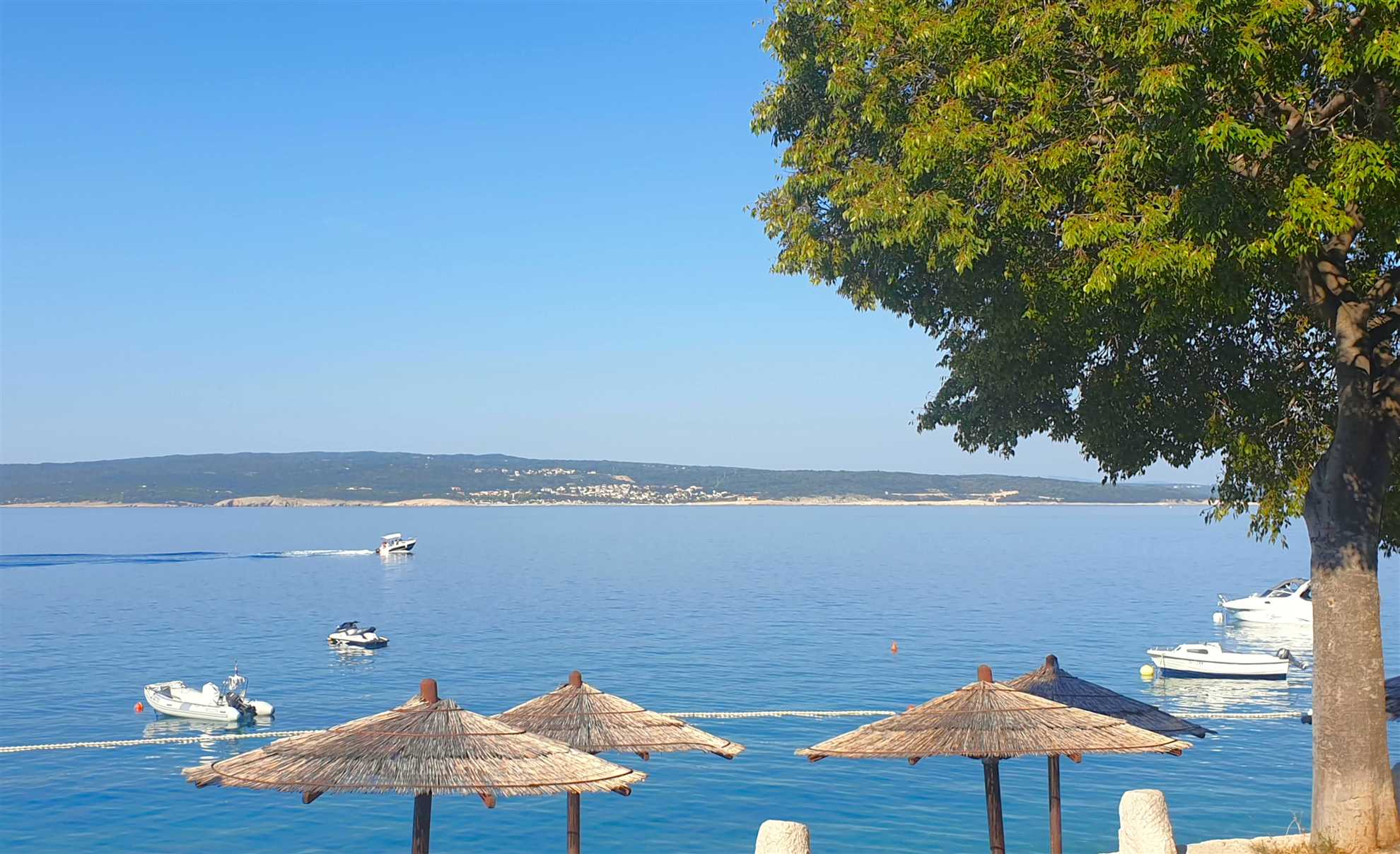 Apartment for 4 with free parking 100m from beach