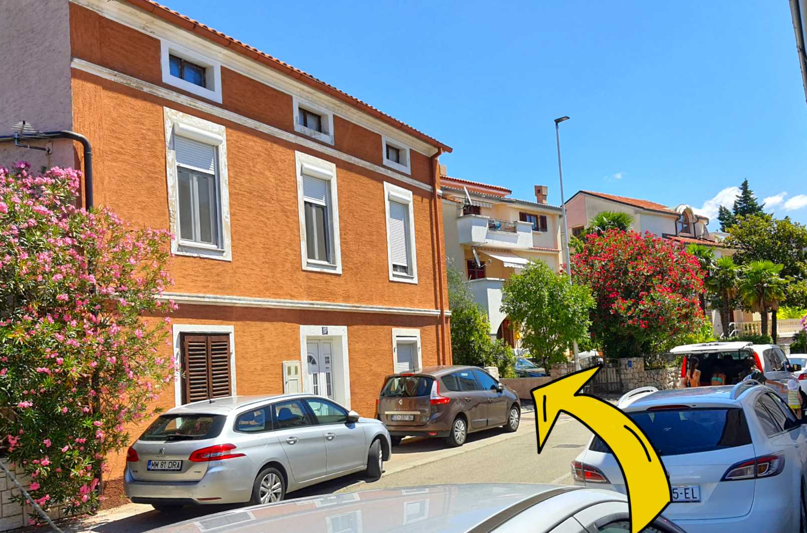 Bedroom+kitchenette, free parking,100m from beach