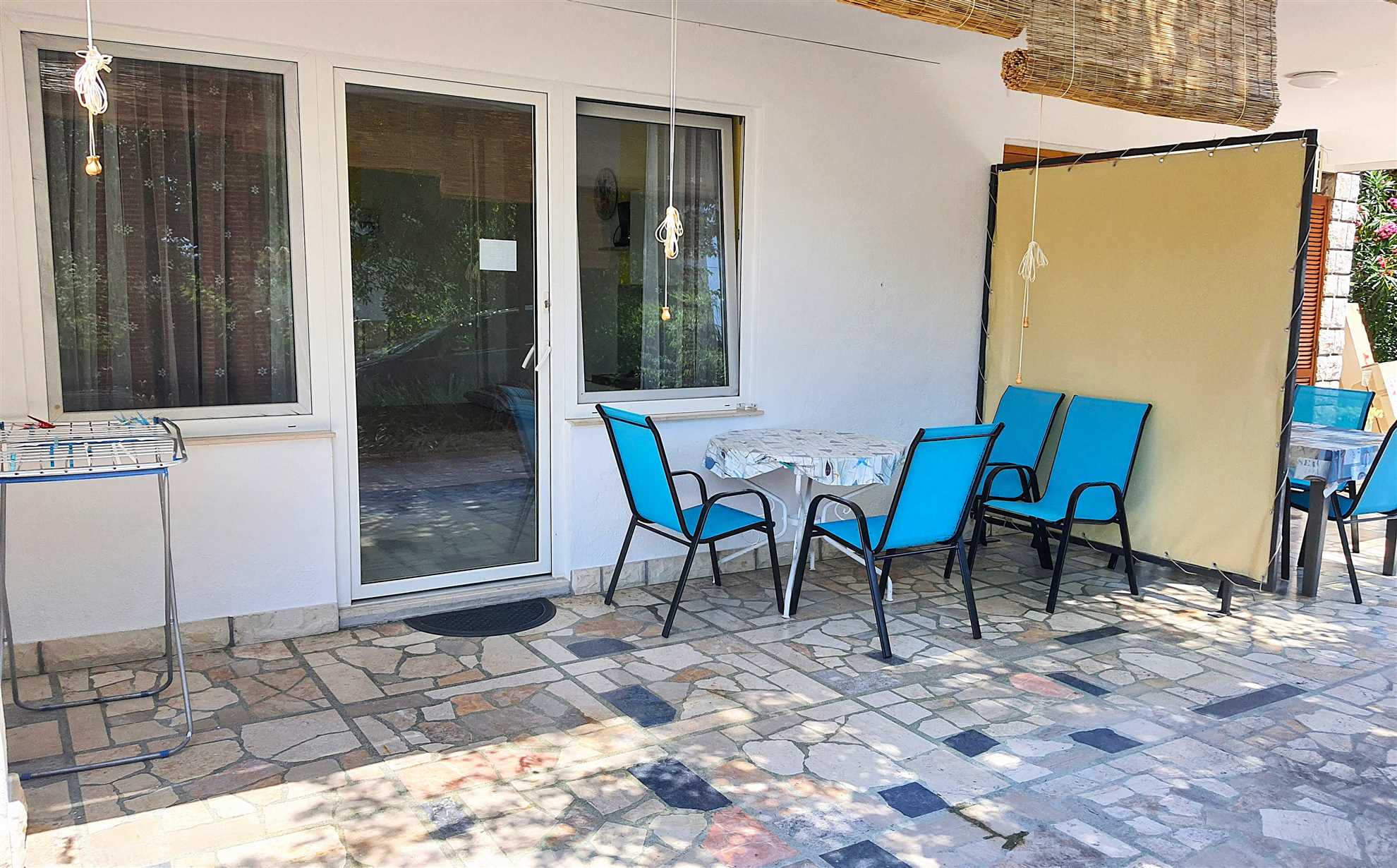 Studio 100m to beach + parking