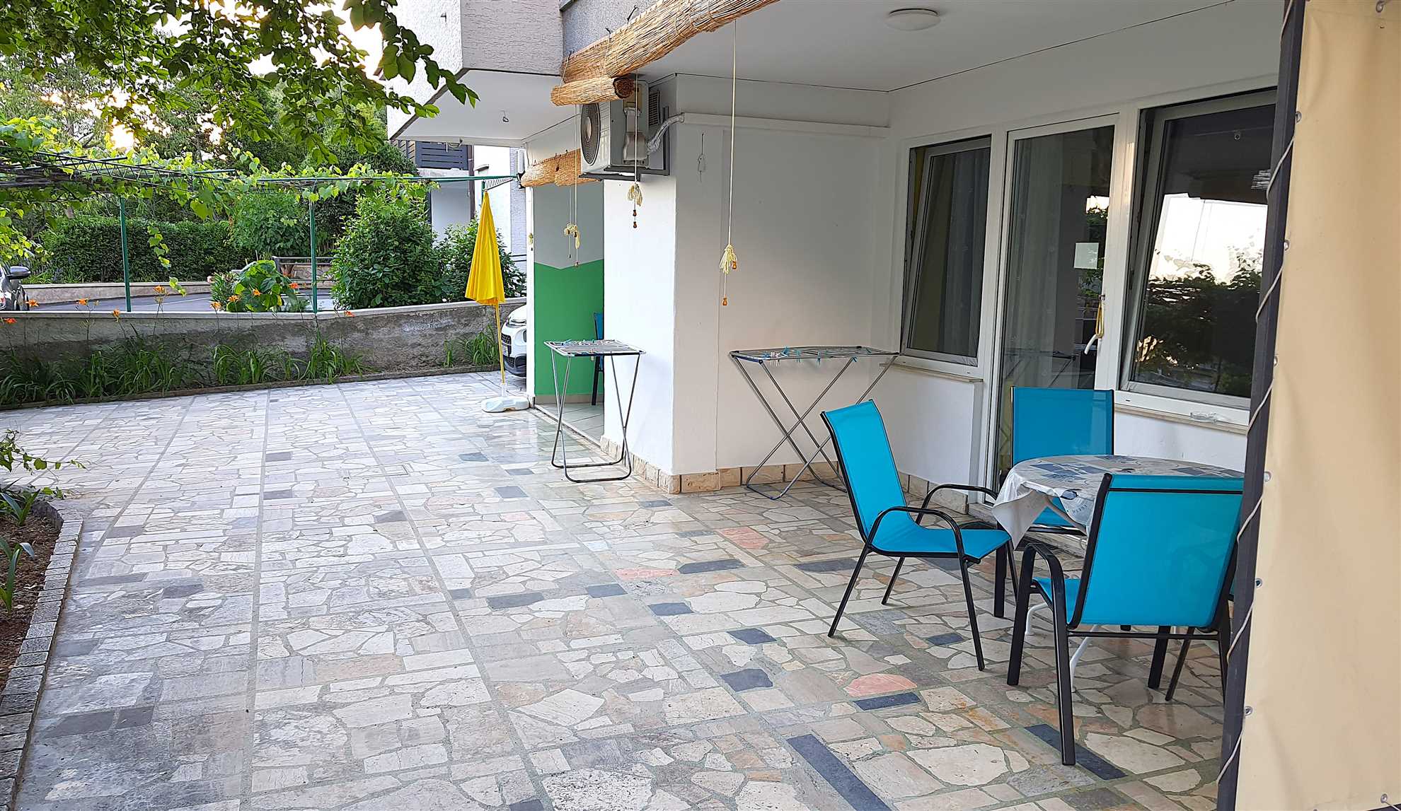 Studio 100m to beach + parking