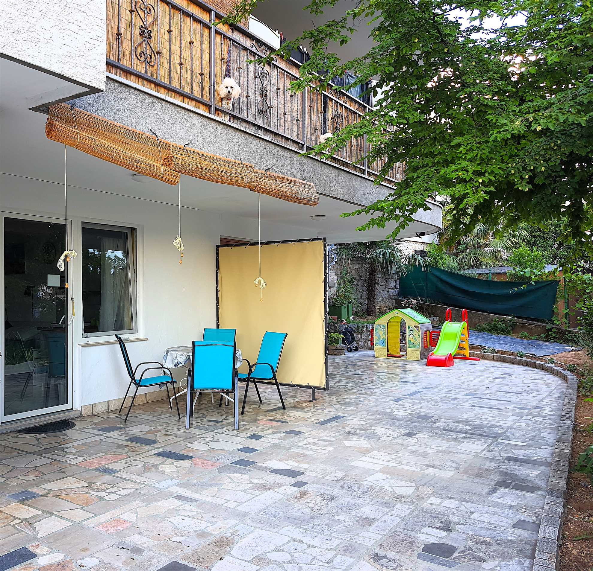 Studio 100m to beach + parking