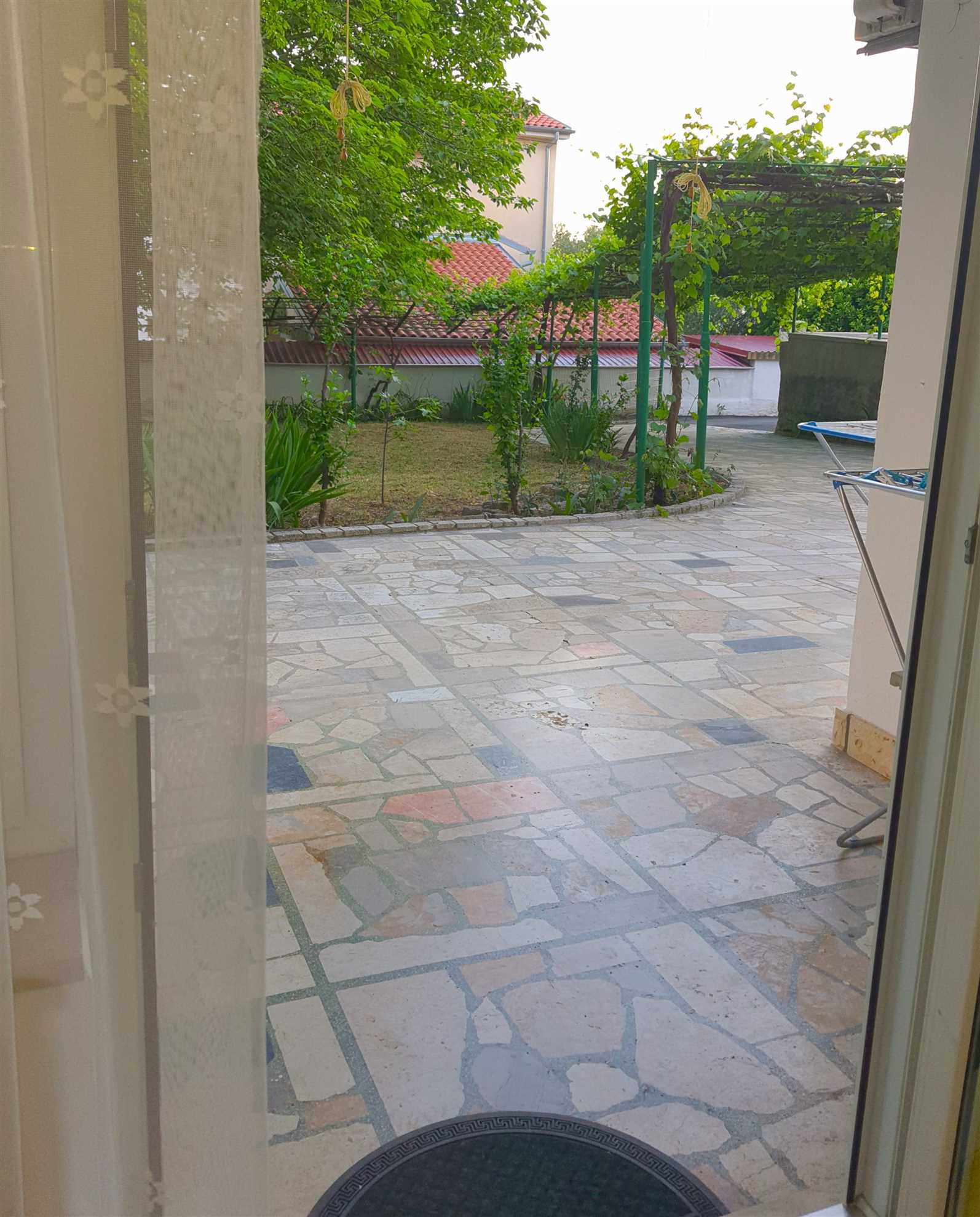Studio 100m to beach + parking