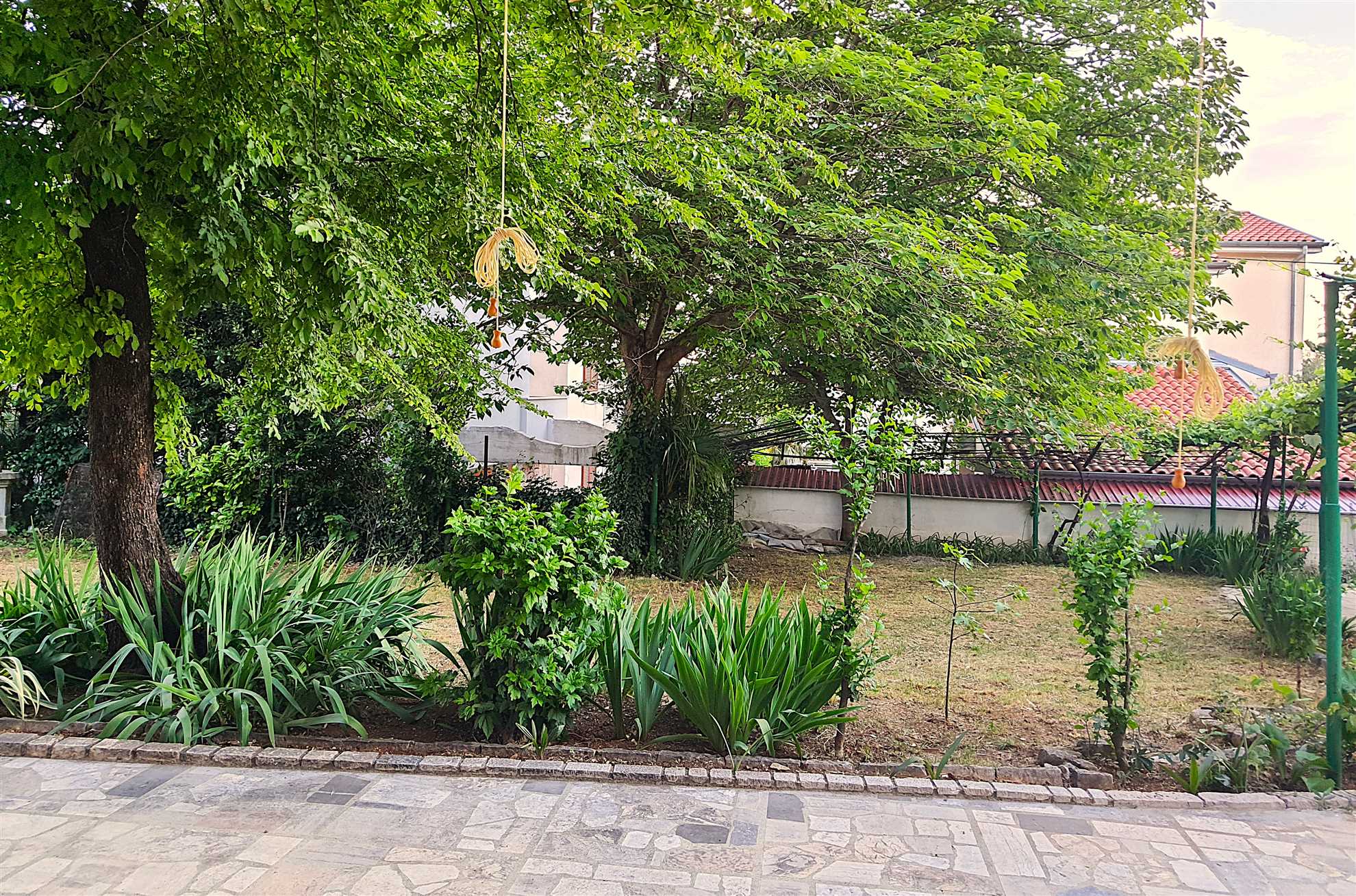 Studio 100m to beach + parking