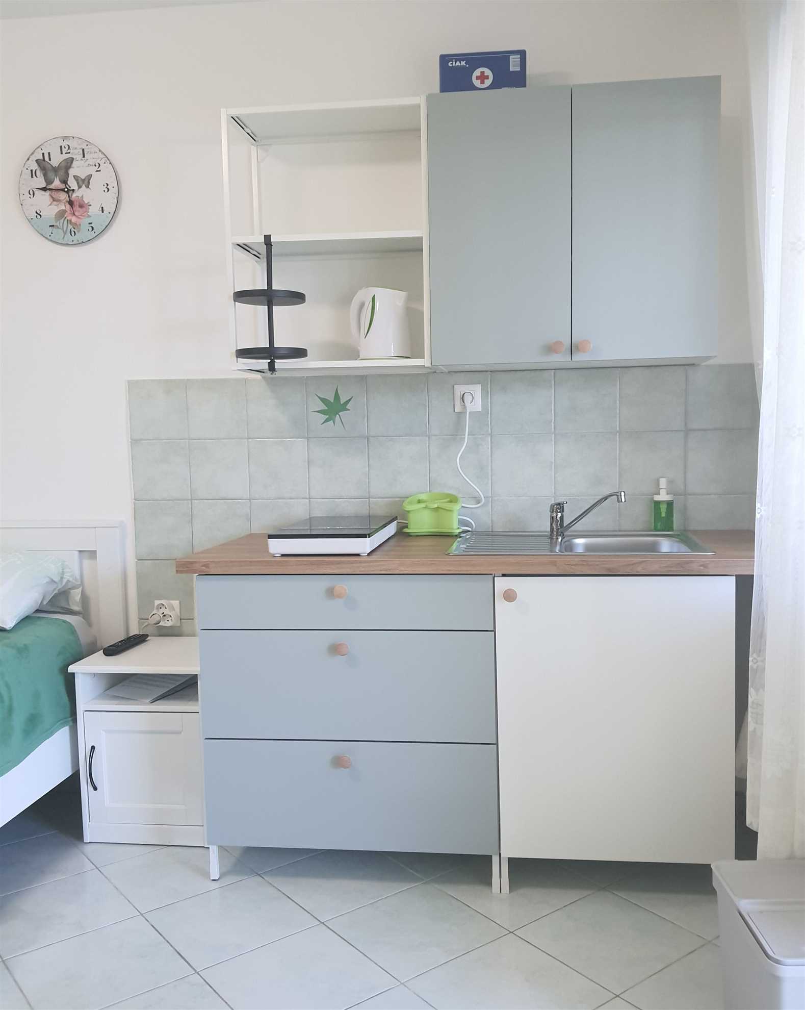 Studio 100m to beach + parking
