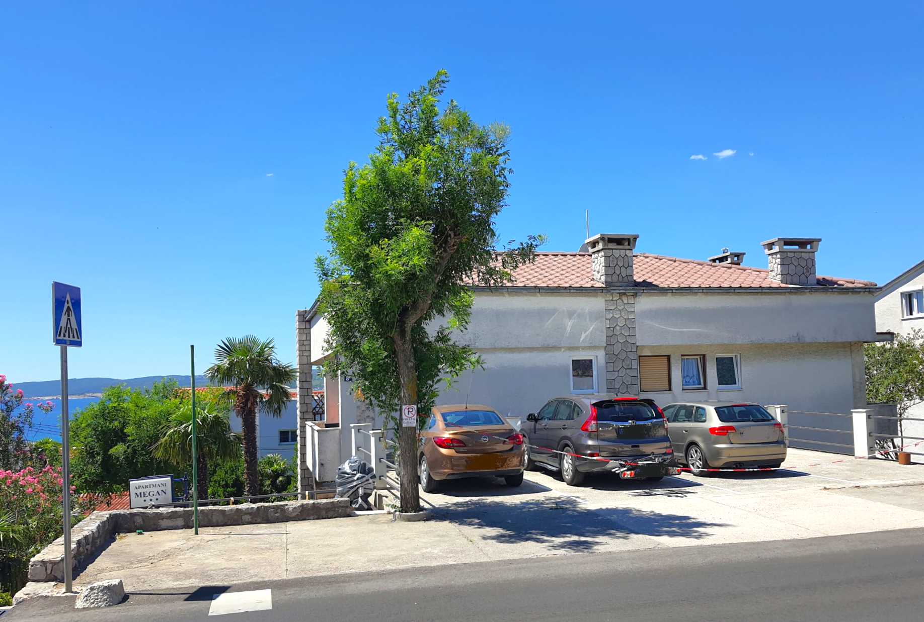 Sea view+parking, 100m to beach