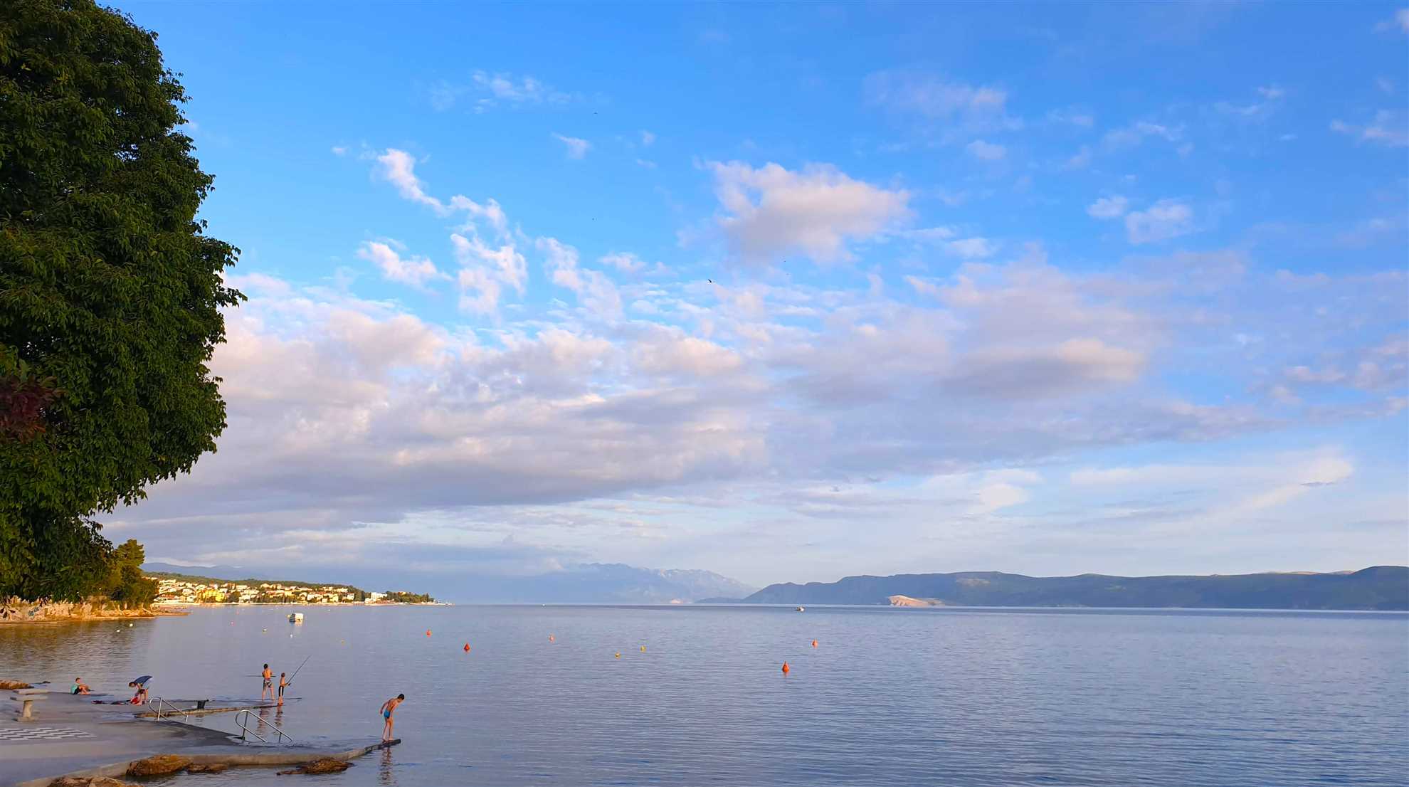 Sea view+parking, 100m to beach